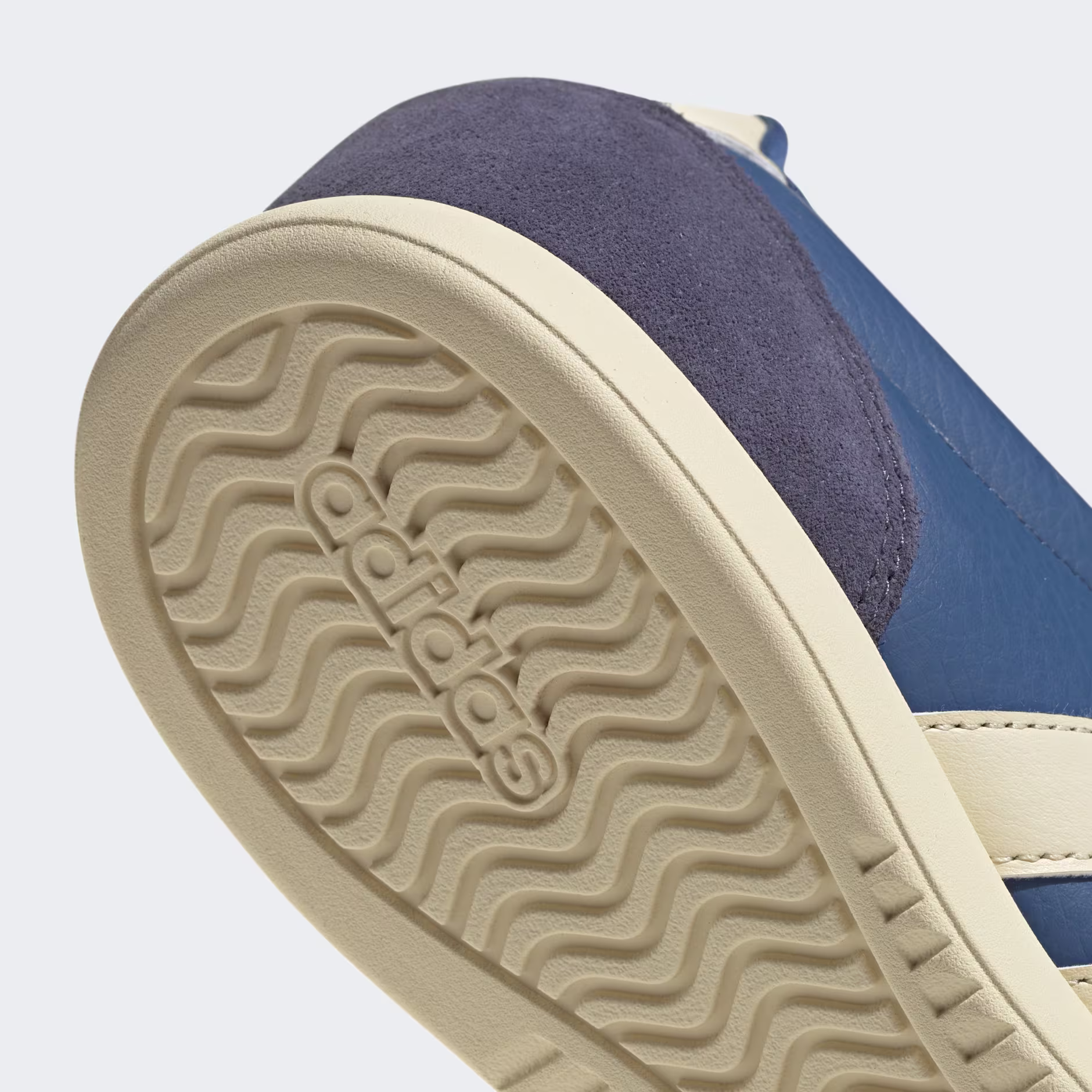 Adidas მამაკაცის სპორტული ფეხსაცმელი