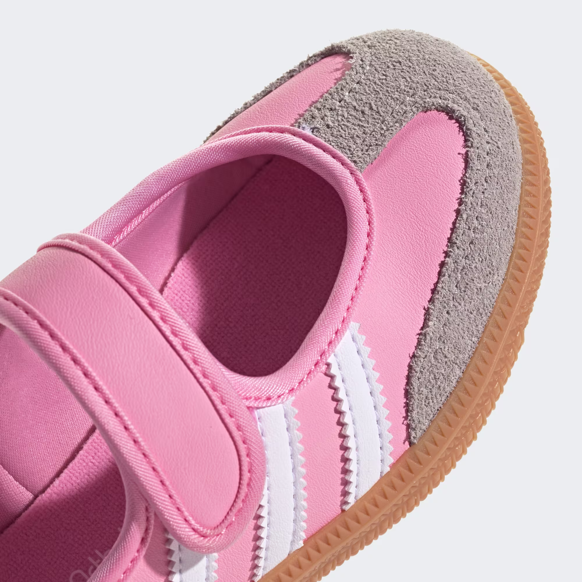 Adidas ბავშვის სპორტული ფეხსაცმელი