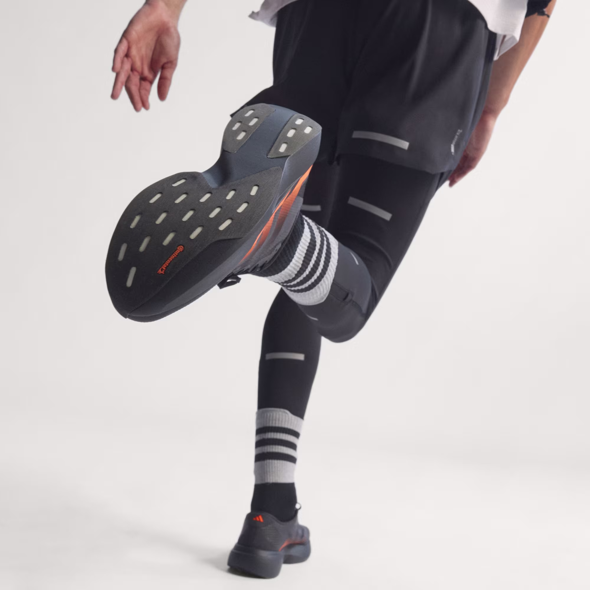 Adidas მამაკაცის სპორტული ფეხსაცმელი