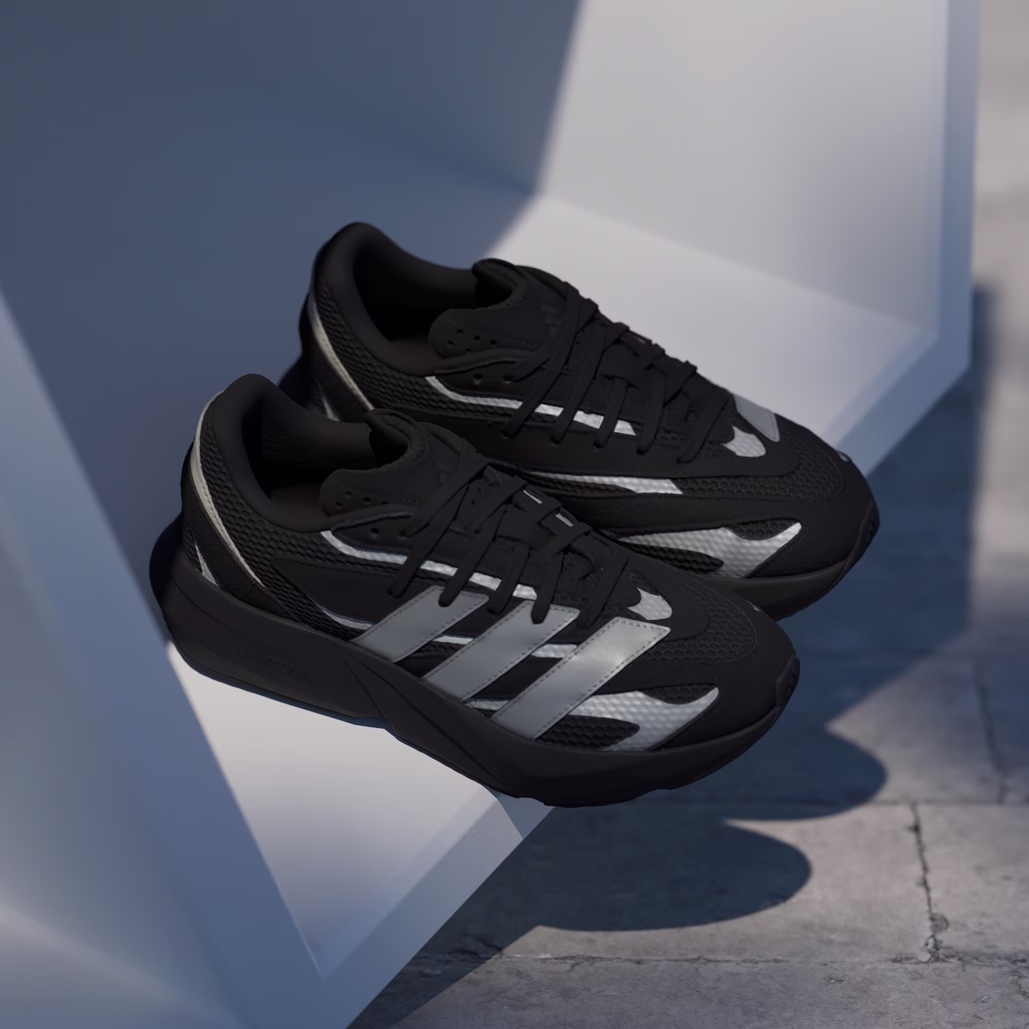 Adidas ქალის სპორტული ფეხსაცმელი