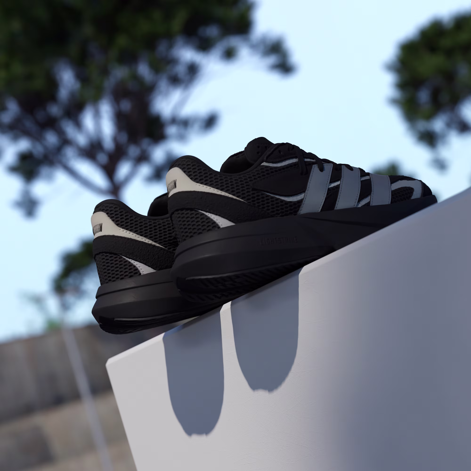 Adidas ქალის სპორტული ფეხსაცმელი