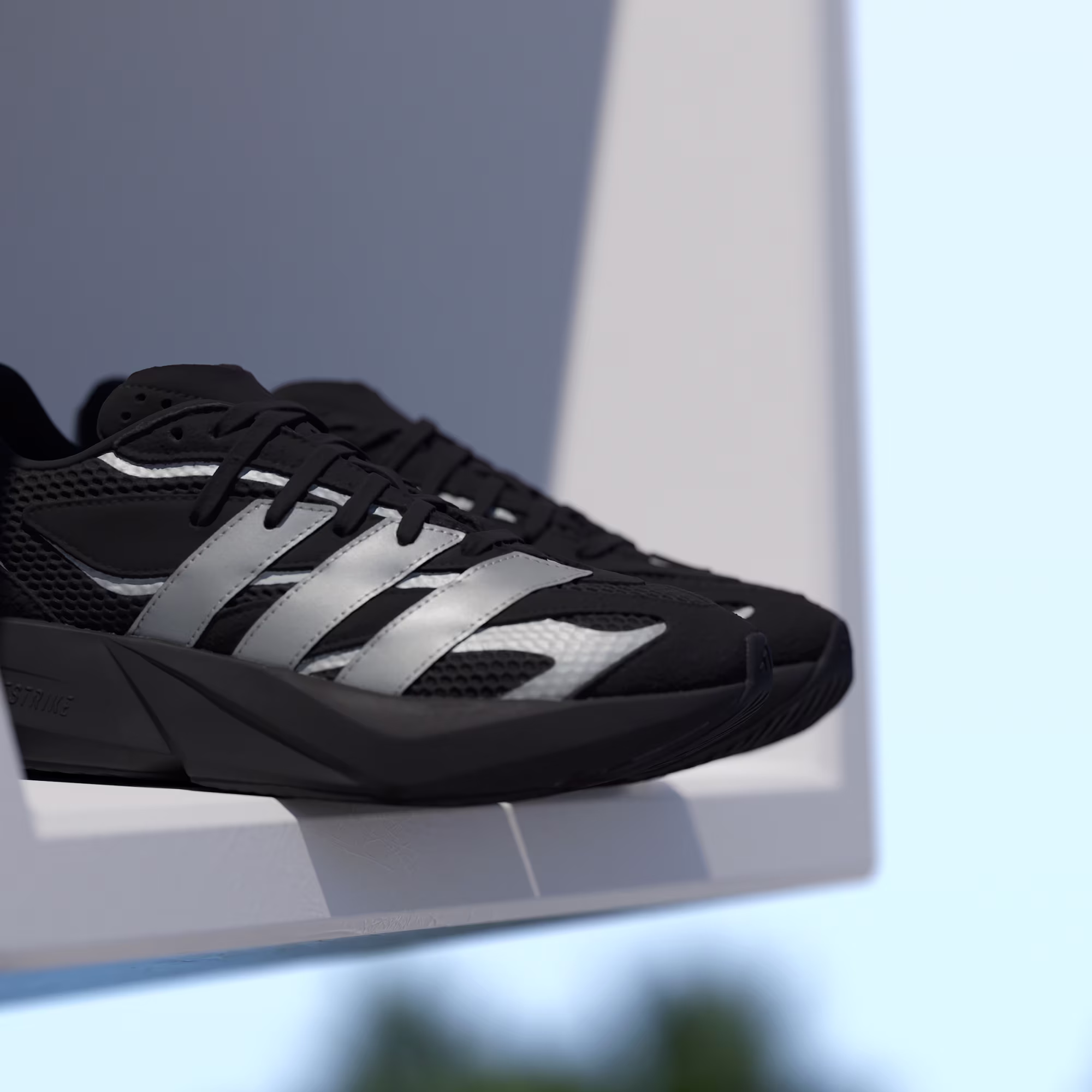 Adidas ქალის სპორტული ფეხსაცმელი