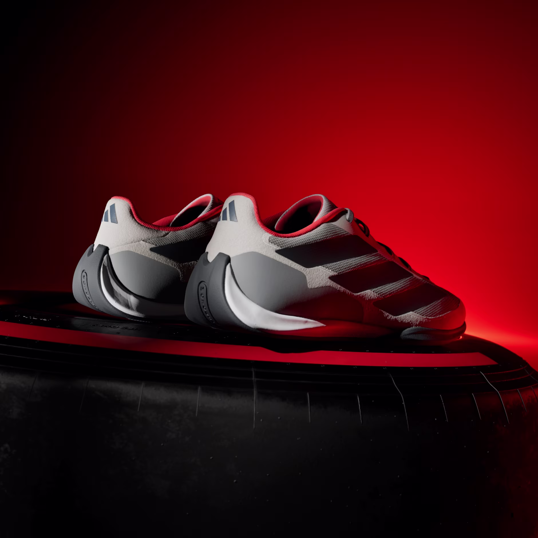 Adidas მამაკაცის სპორტული ფეხსაცმელი