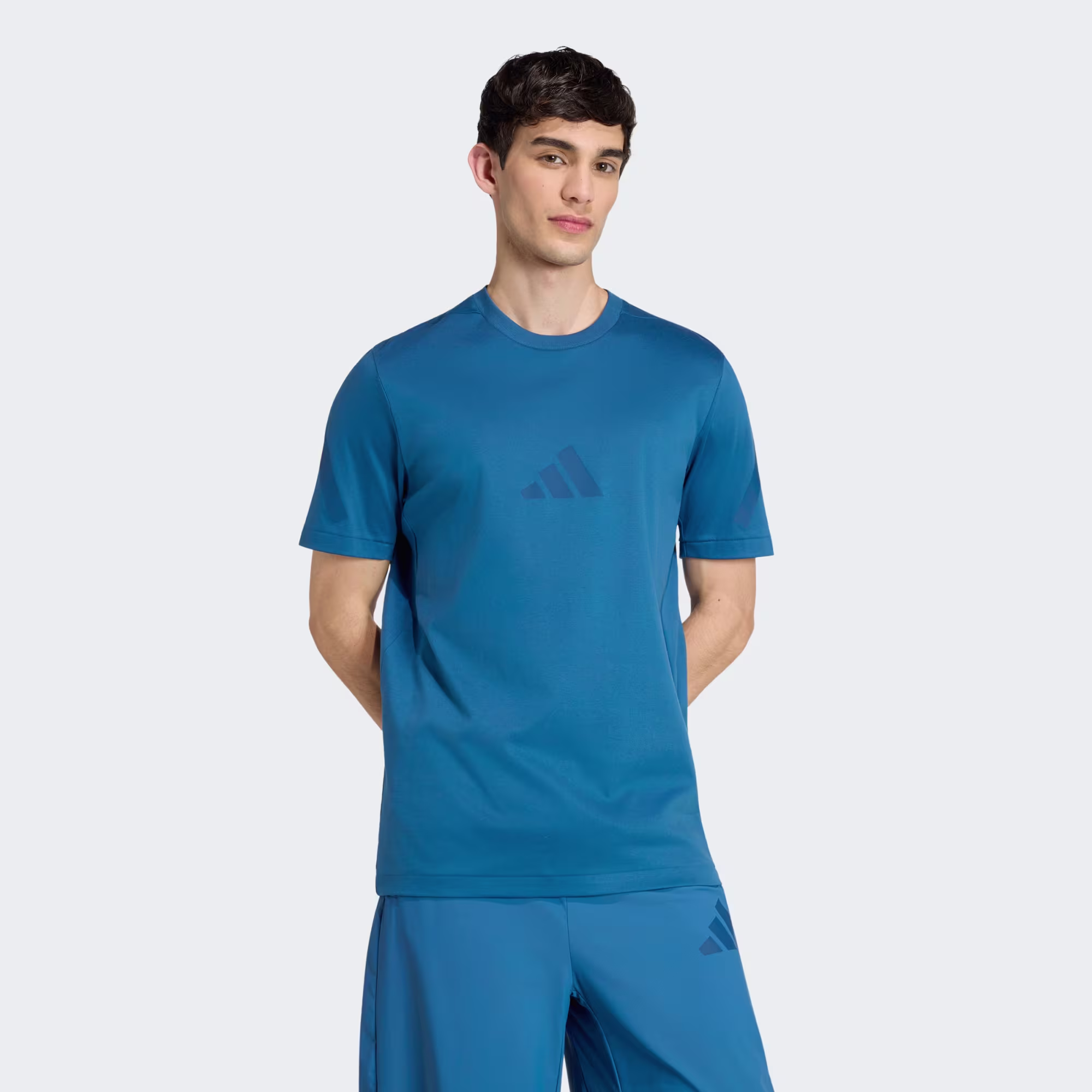 Adidas მამაკაცის მაისური