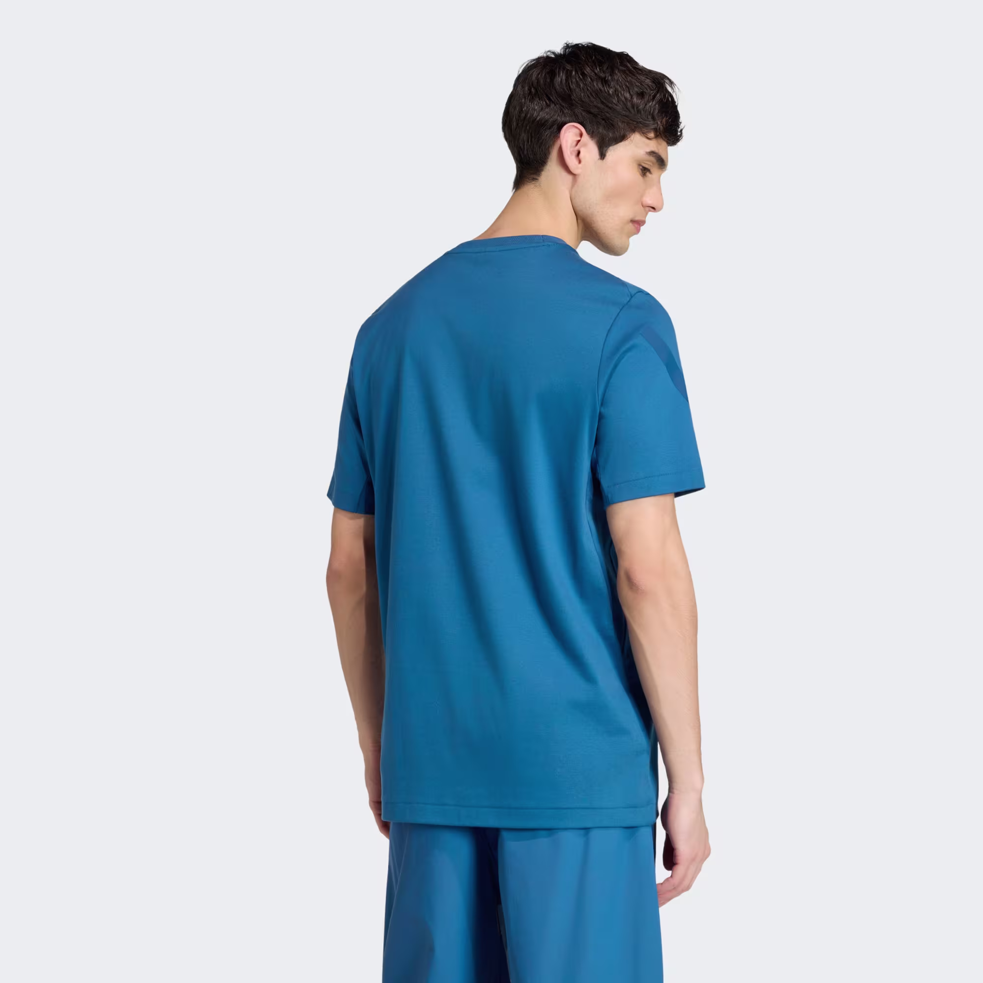Adidas მამაკაცის მაისური