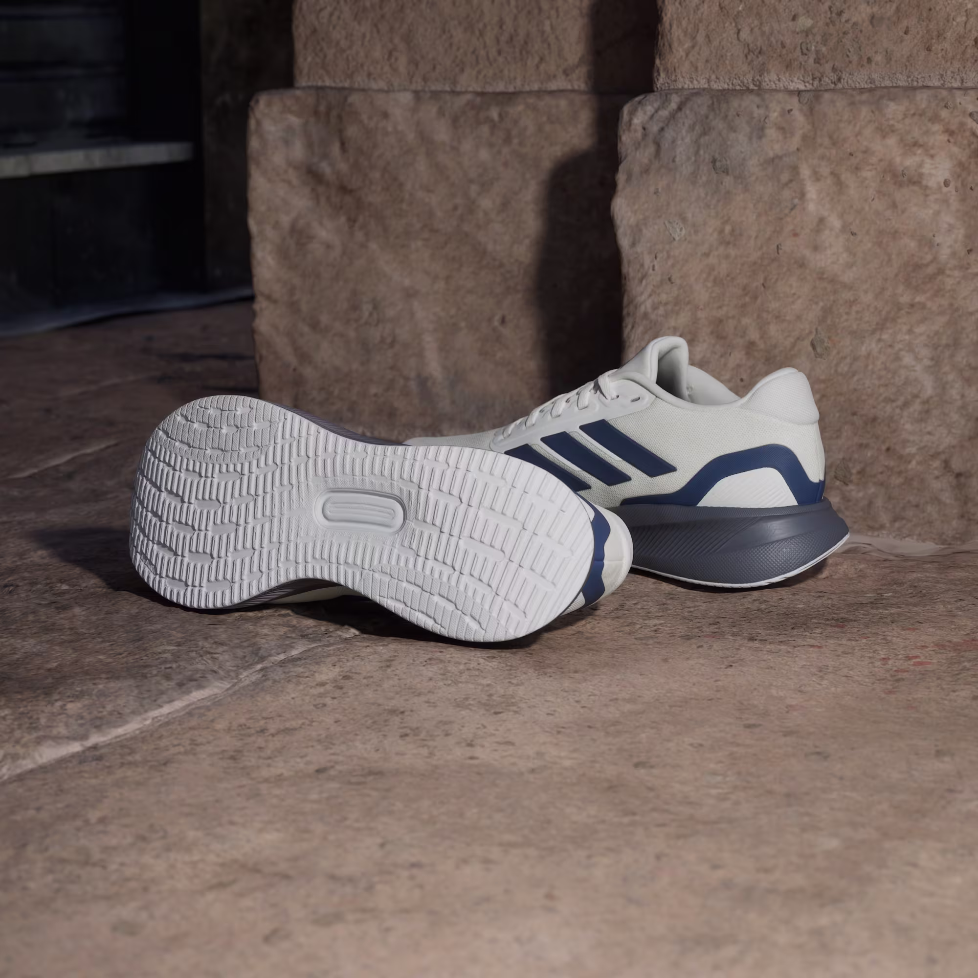 Adidas მამაკაცის სპორტული ფეხსაცმელი