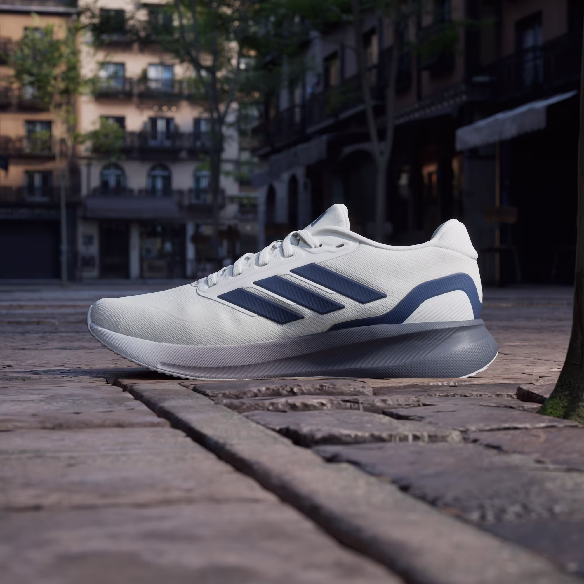 Adidas მამაკაცის სპორტული ფეხსაცმელი