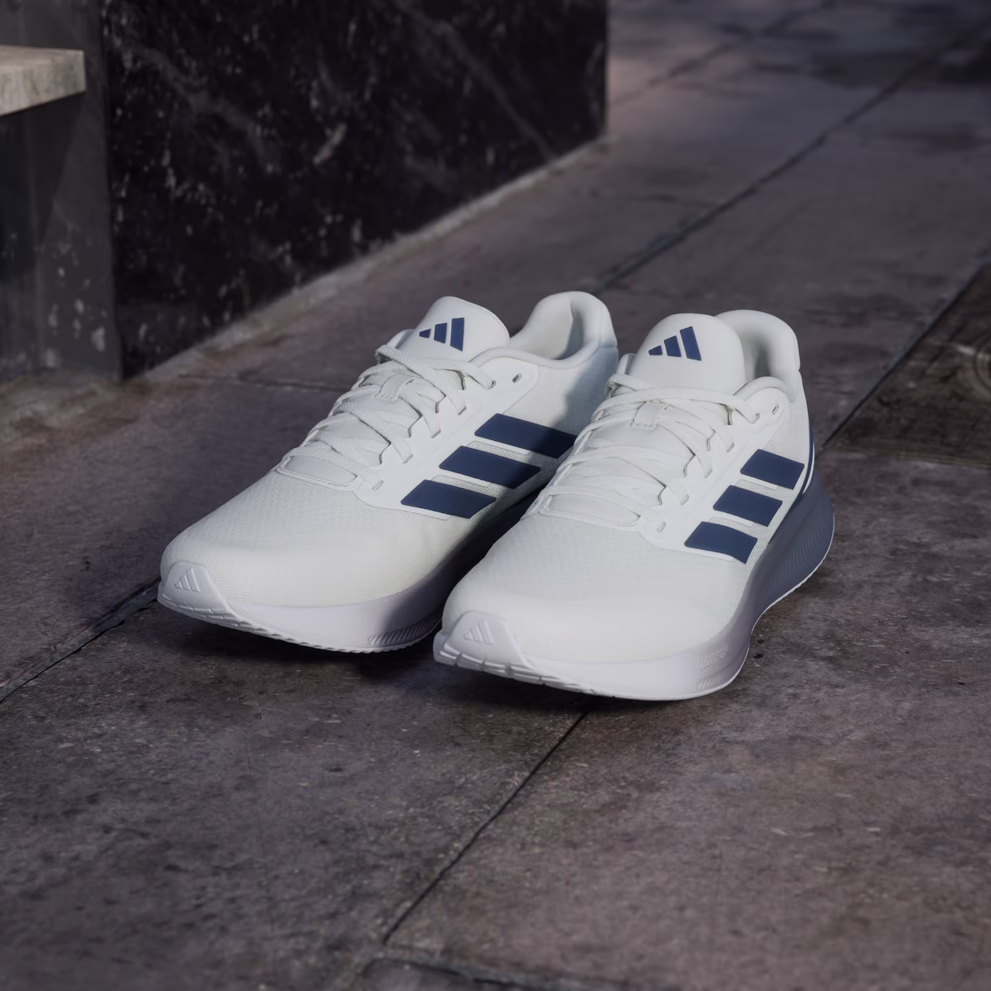 Adidas მამაკაცის სპორტული ფეხსაცმელი