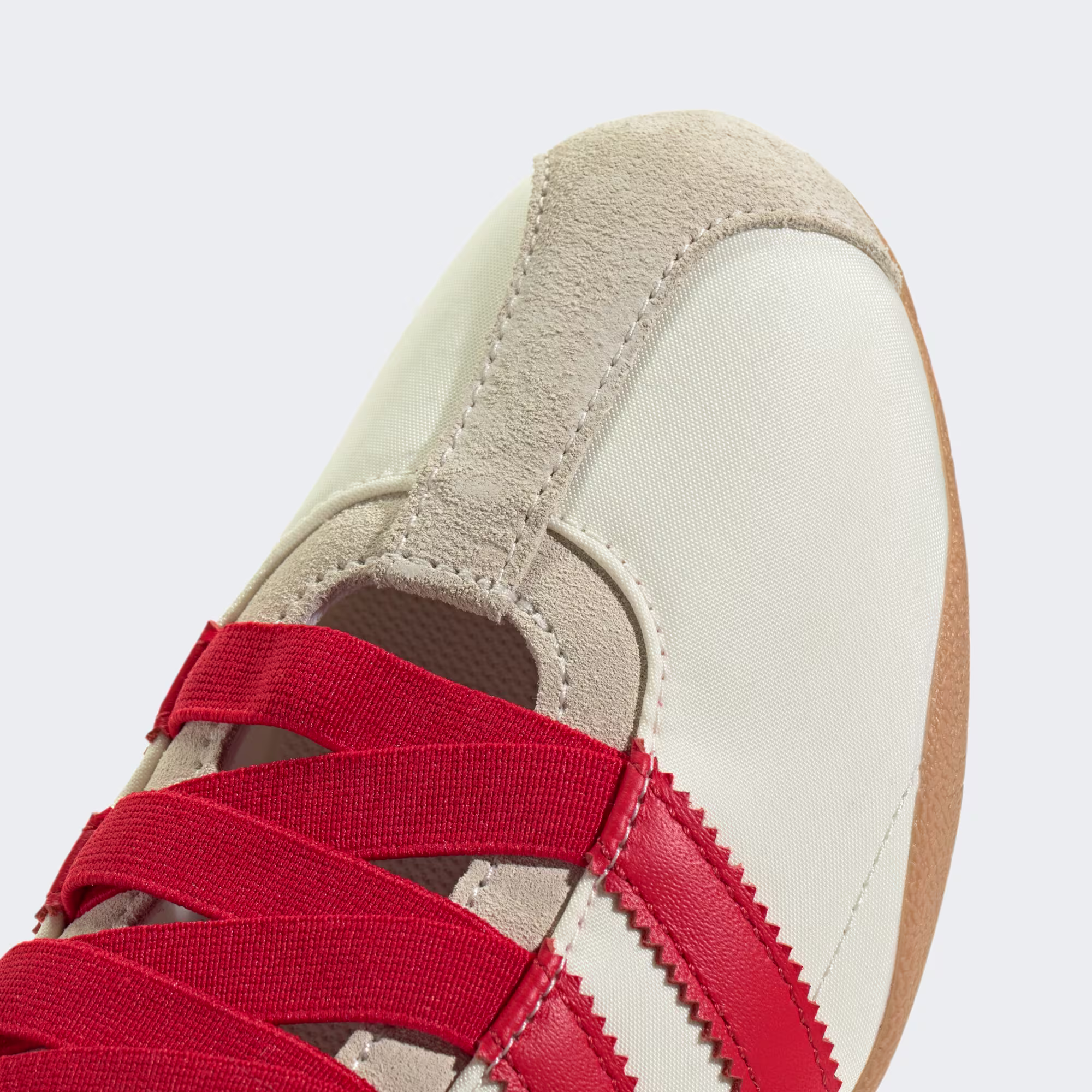 Adidas ქალის სპორტული ფეხსაცმელი