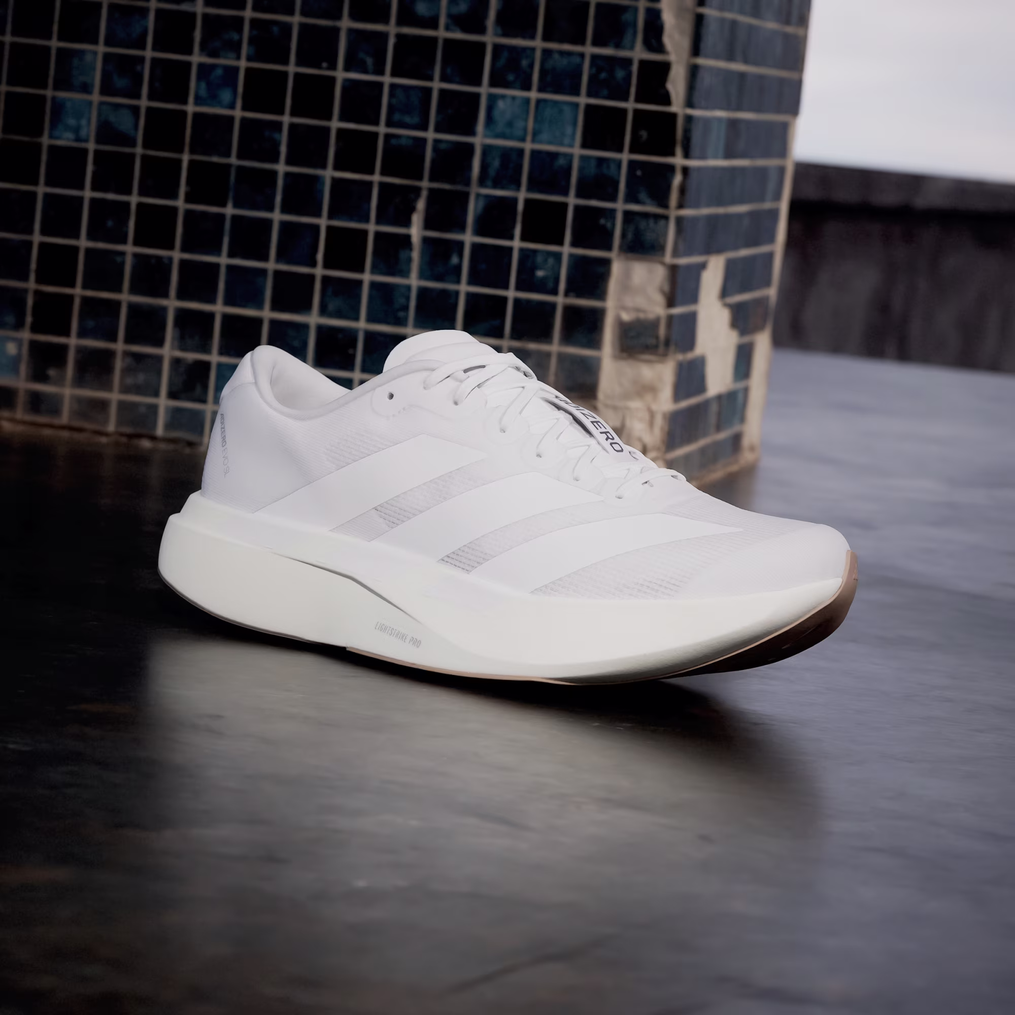 Adidas მამაკაცის სპორტული ფეხსაცმელი