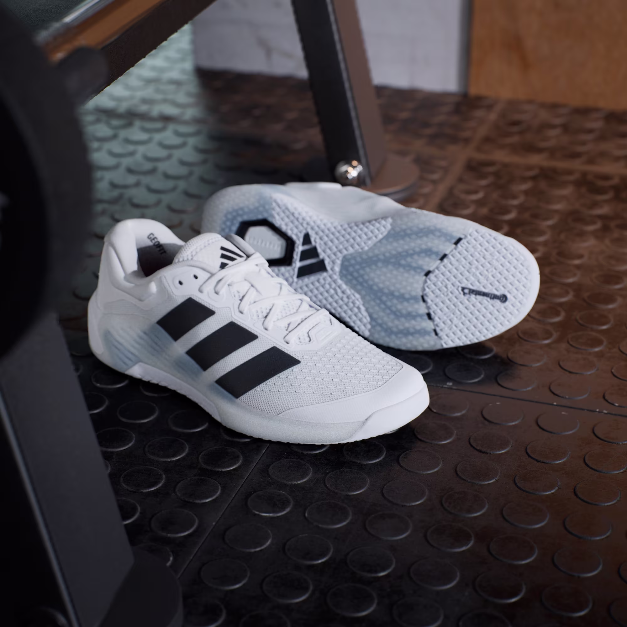 Adidas მამაკაცის სპორტული ფეხსაცმელი