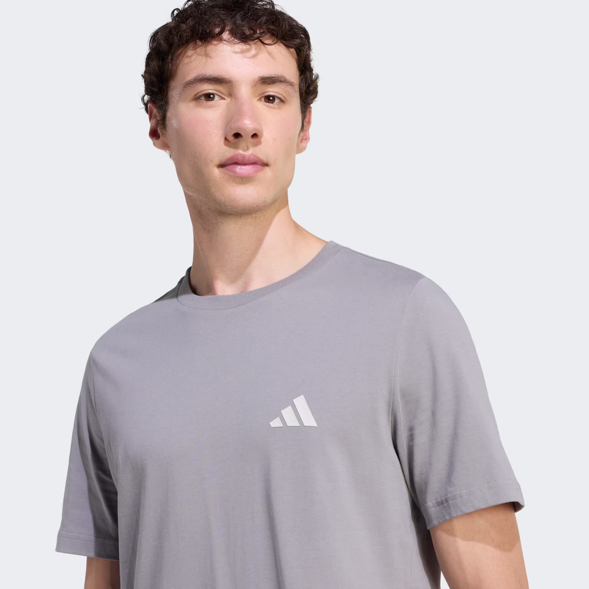 Adidas მამაკაცის მაისური
