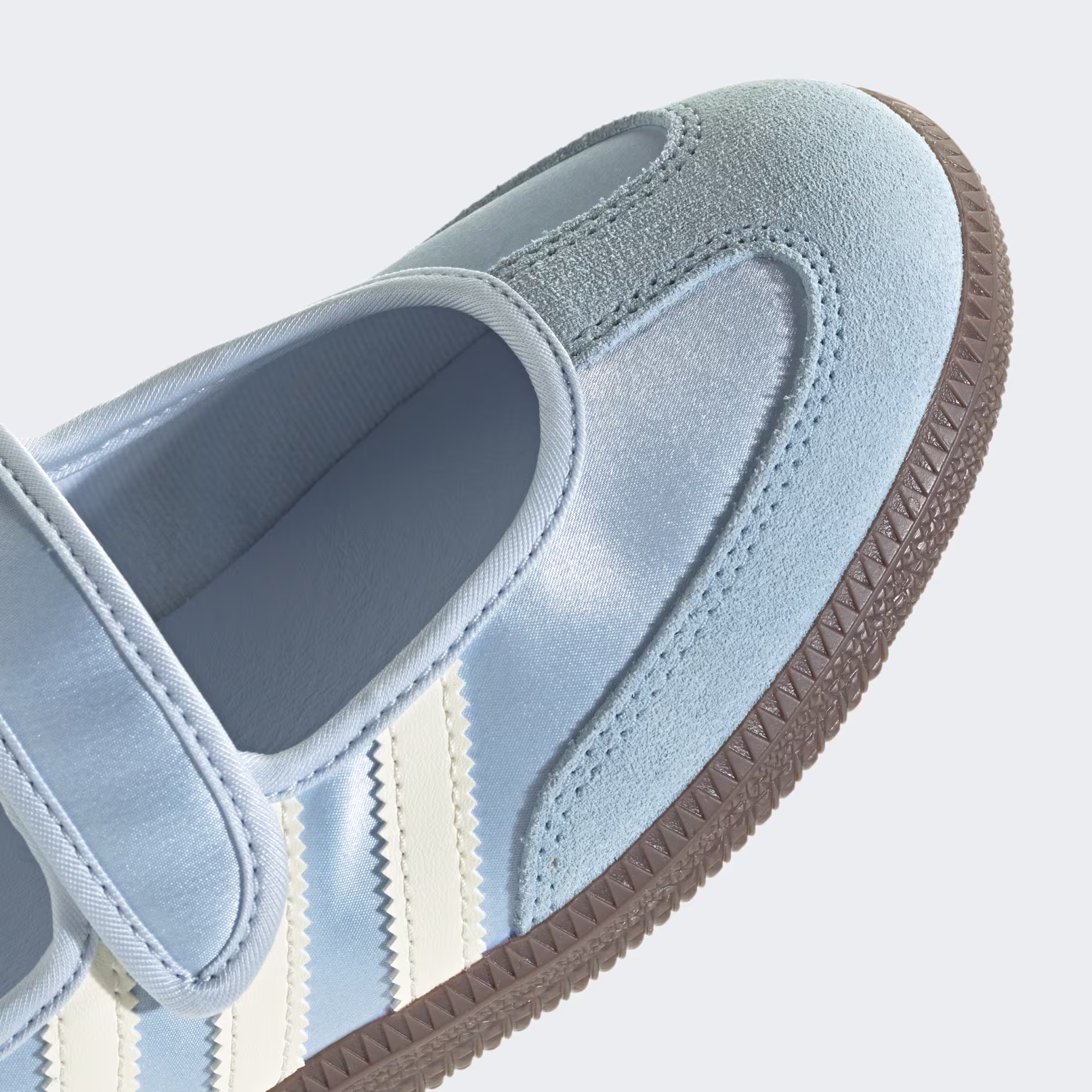 Adidas ქალის სპორტული ფეხსაცმელი