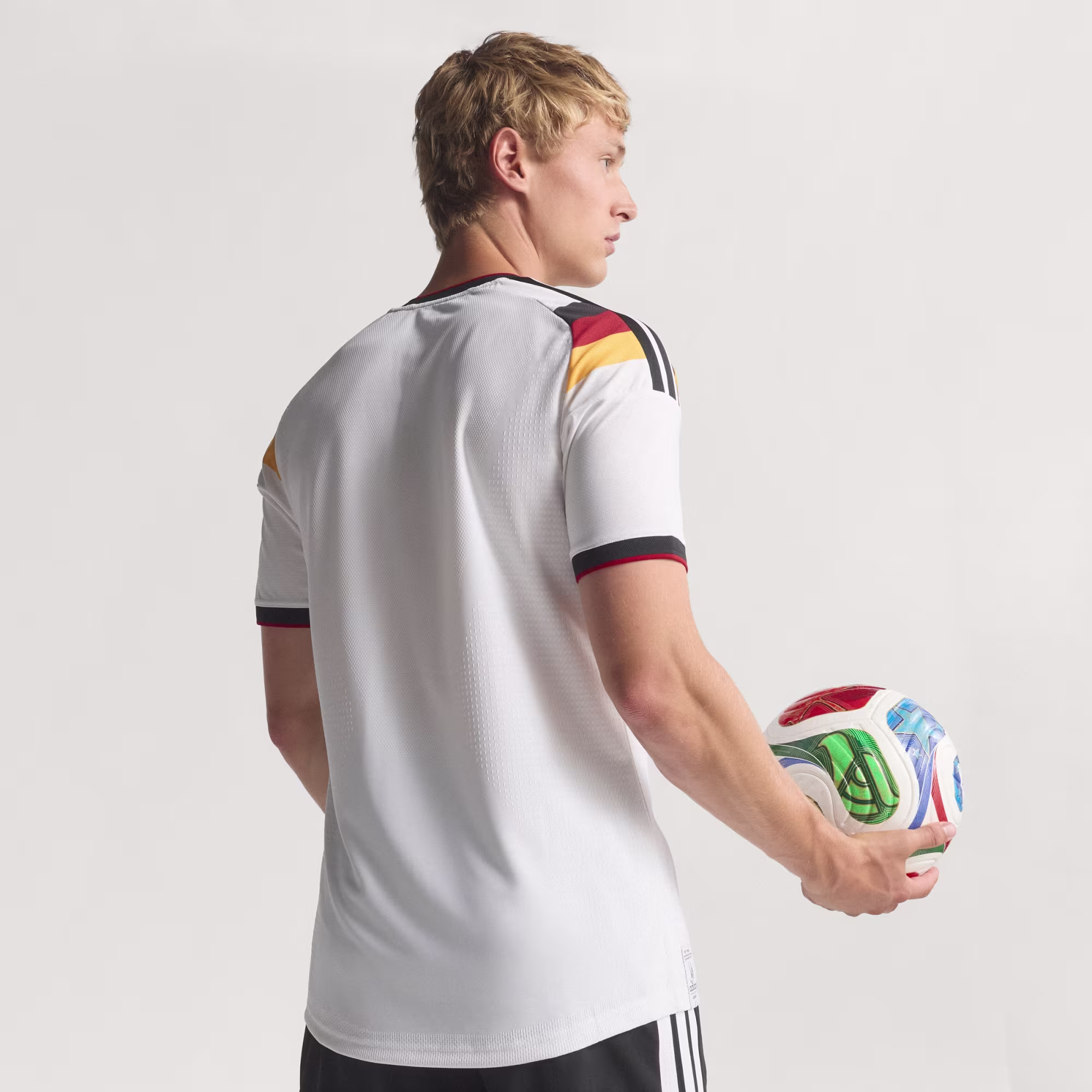 Adidas მამაკაცის მაისური