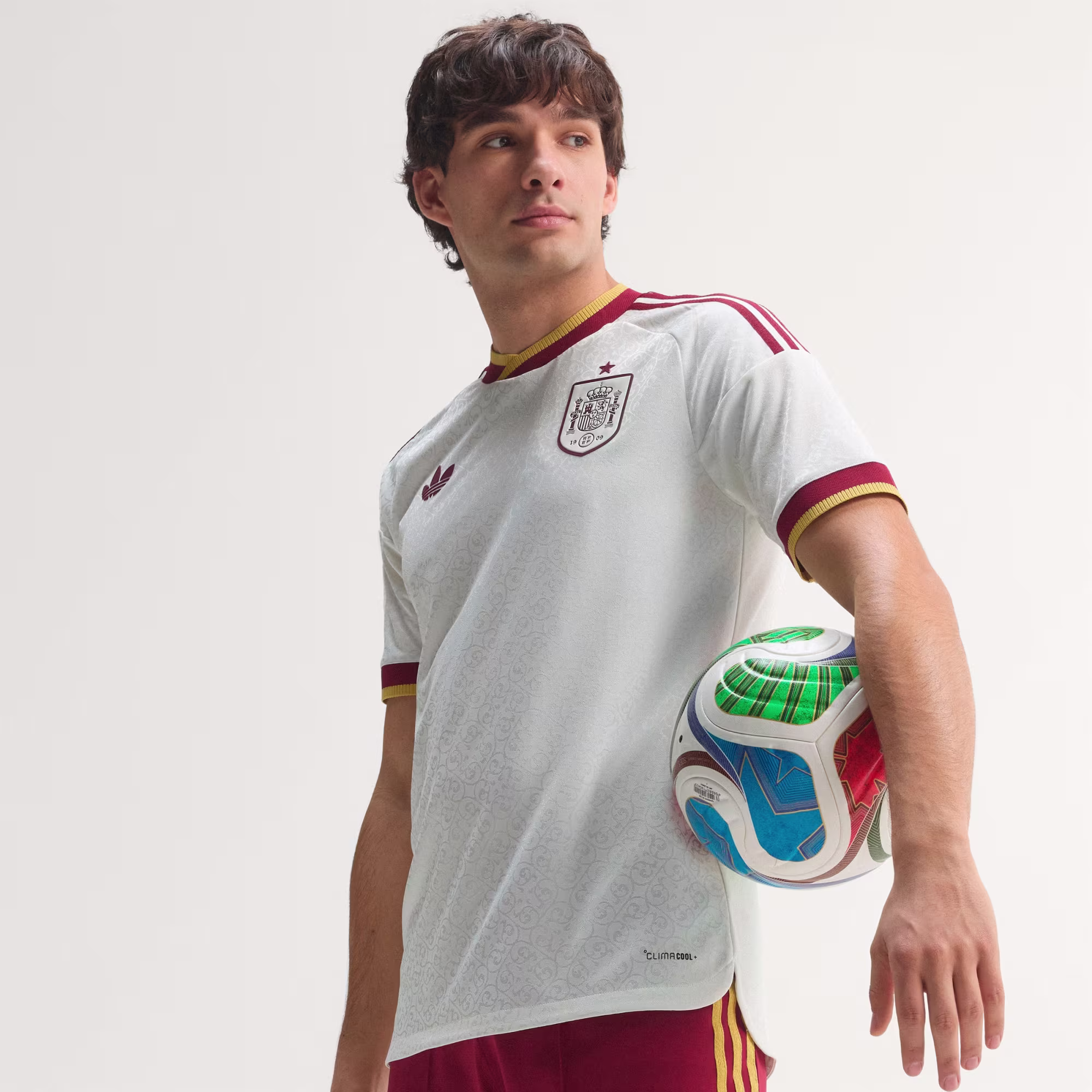 Adidas მამაკაცის მაისური
