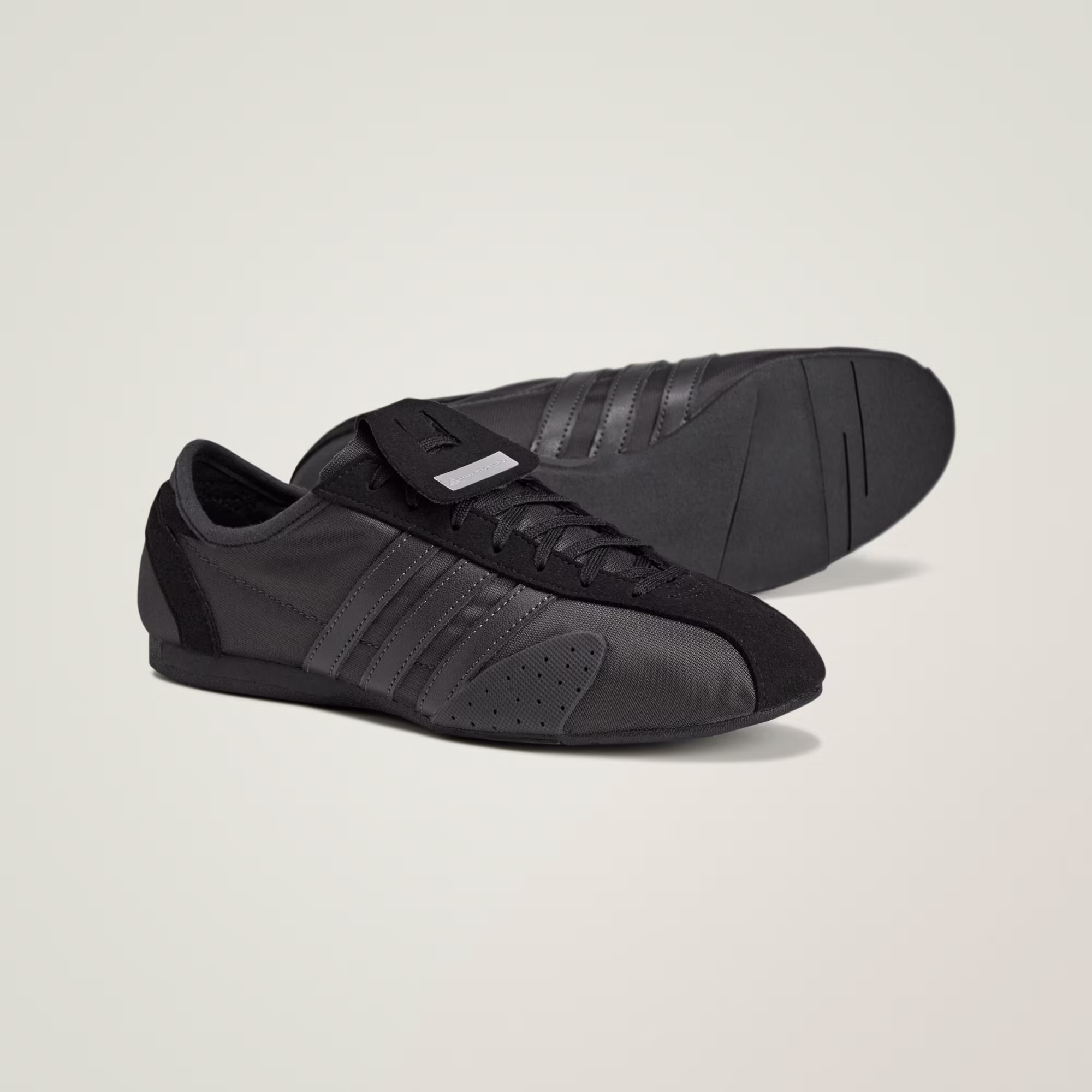 Adidas ქალის სპორტული ფეხსაცმელი