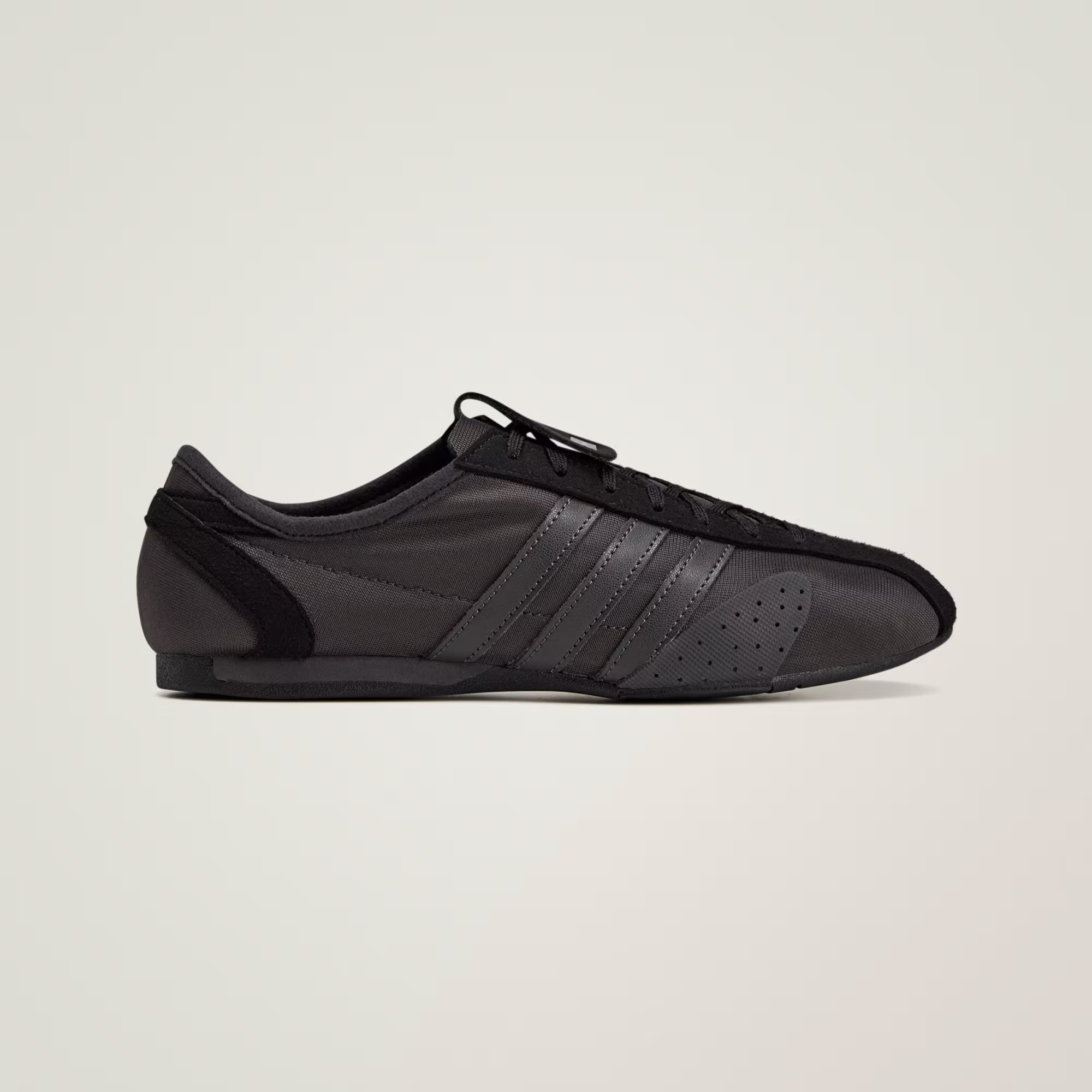 Adidas ქალის სპორტული ფეხსაცმელი