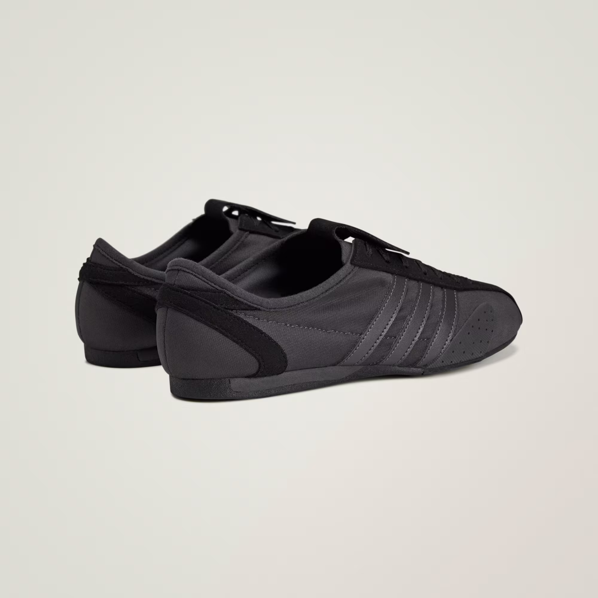 Adidas ქალის სპორტული ფეხსაცმელი