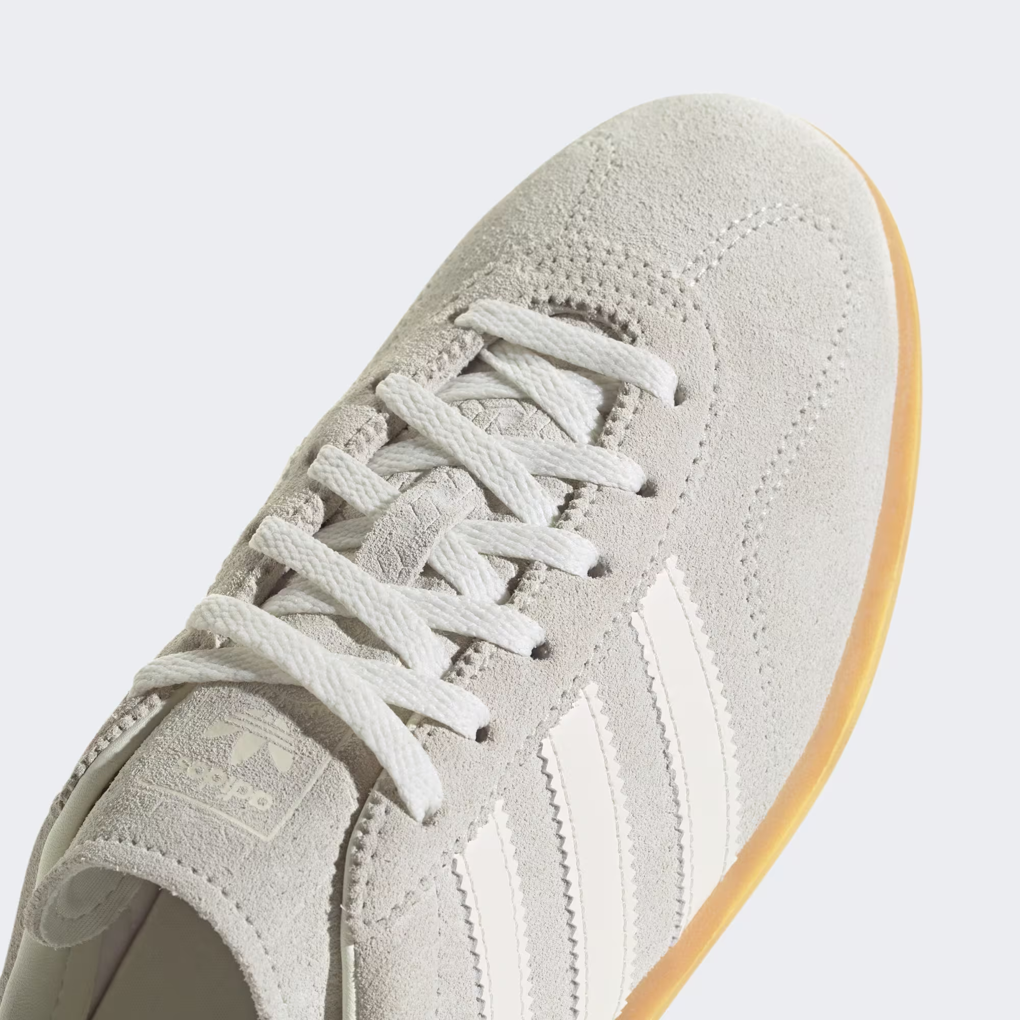 Adidas ქალის სპორტული ფეხსაცმელი