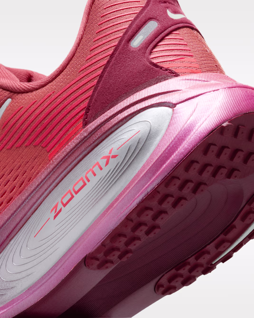 Nike ქალის სპორტული ფეხსაცმელი Vomero 18 SE Women's Road Running Shoes