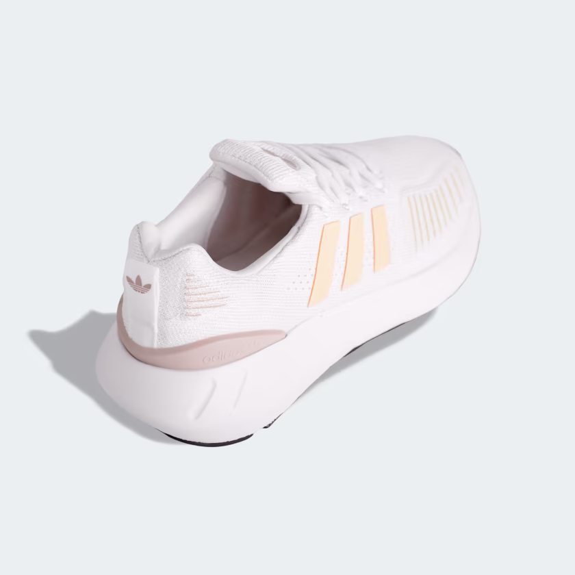 Adidas ქალის სპორტული ფეხსაცმელი SWIFT RUN 22 W