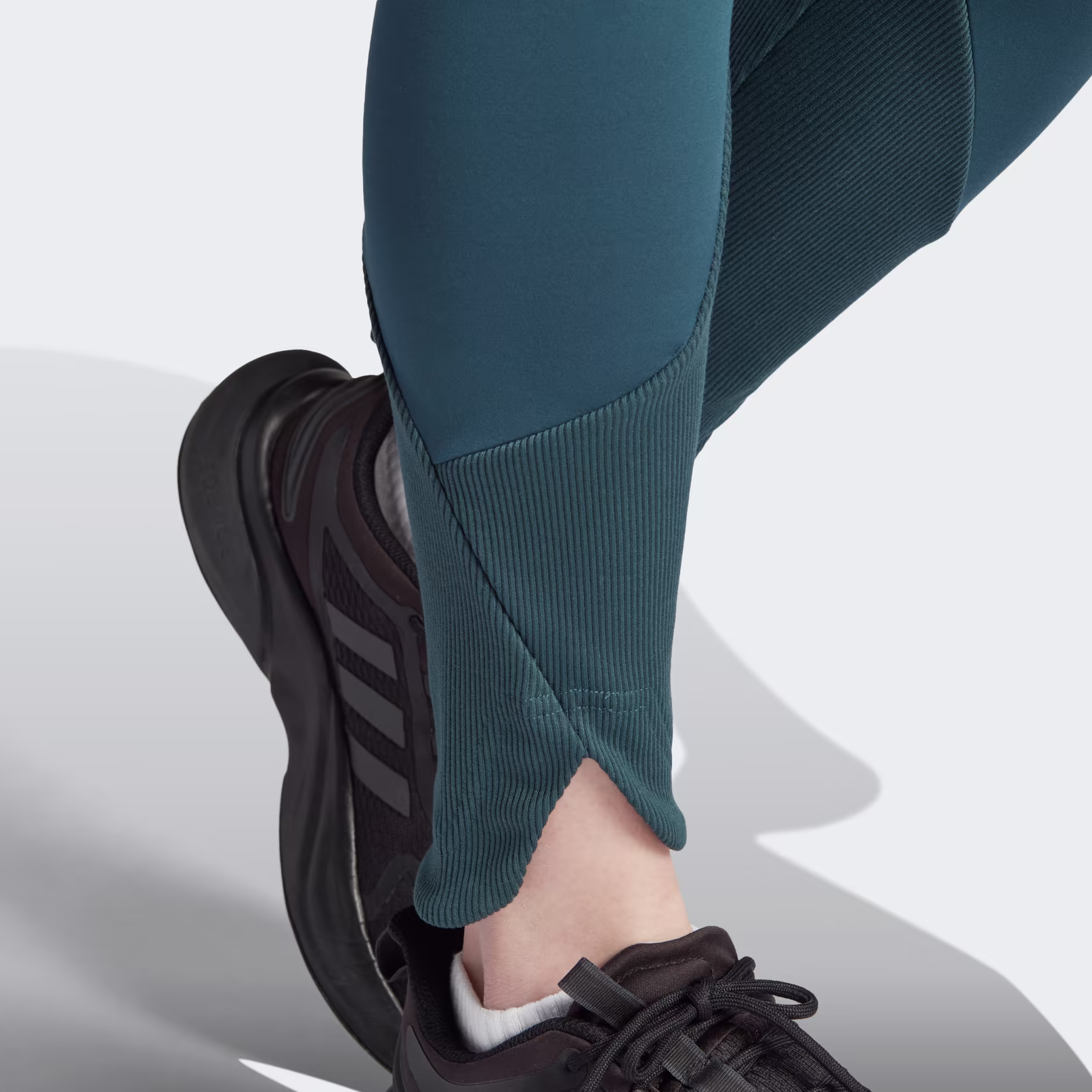 Adidas ქალის შარვალი W Z.N.E. LEG