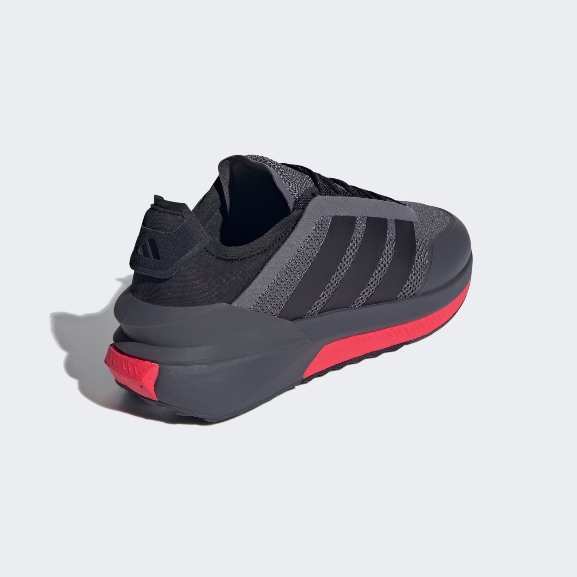 Adidas მამაკაცის სპორტული ფეხსაცმელი AVRYN