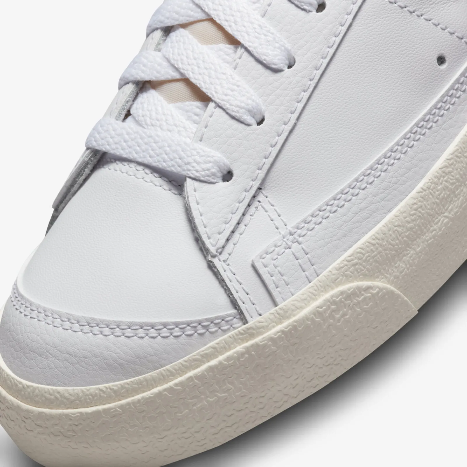Nike მამაკაცის სპორტული ფეხსაცმელი BLAZER LOW '77 PRM