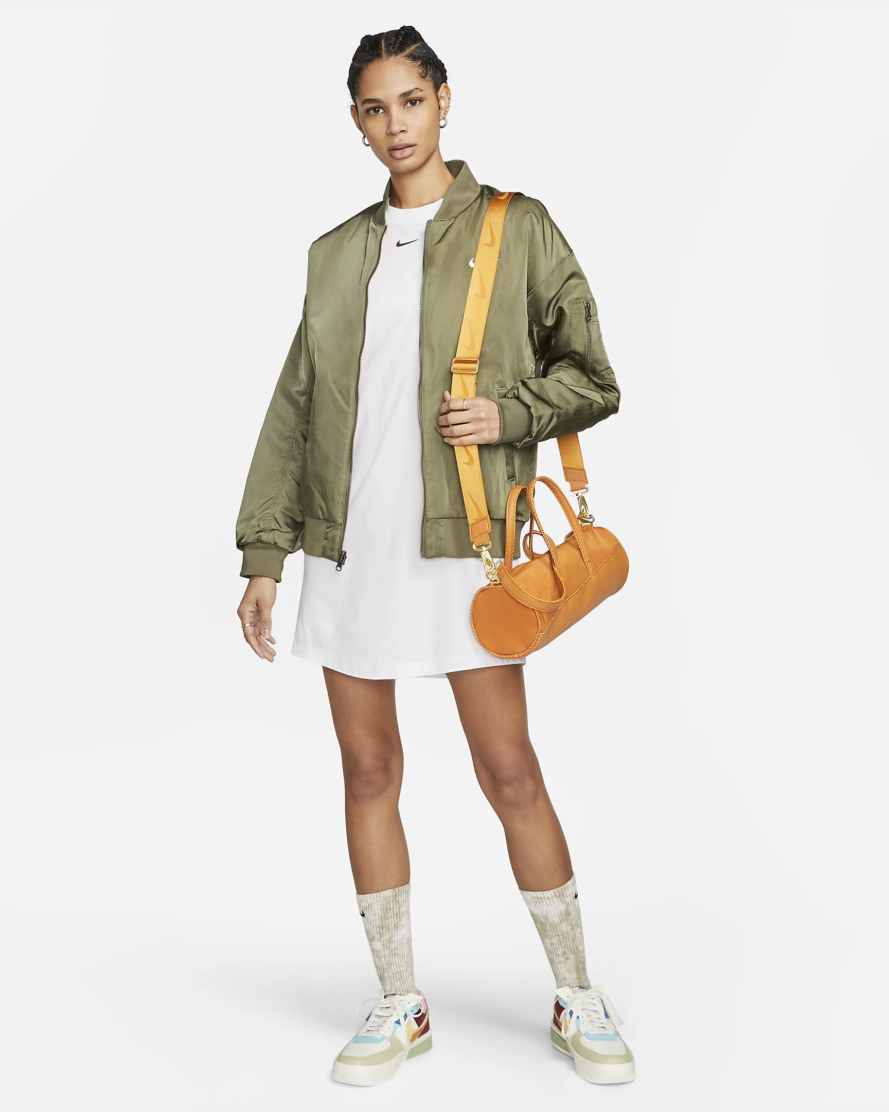 Nike ქალის მაისური W NSW ESSNTL SS DRESS TSHRT