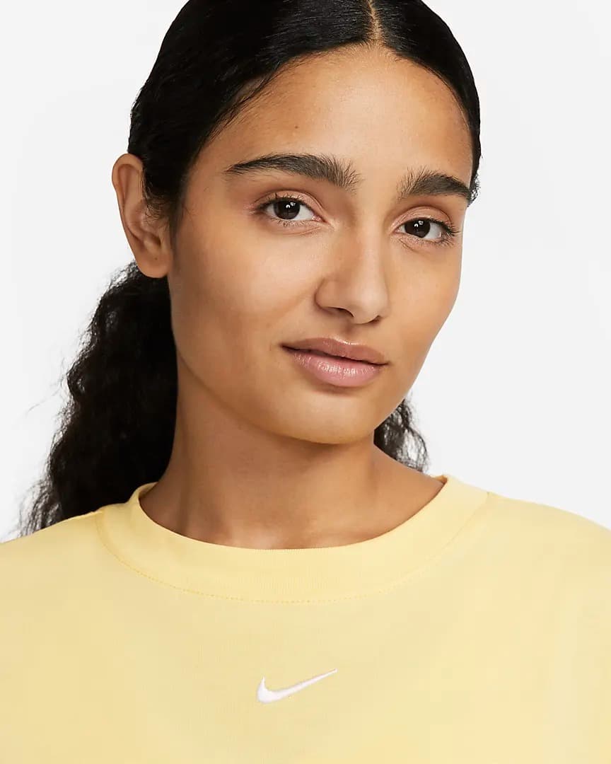 Nike ქალის მაისური W NSW ESSNTL SS DRESS TSHRT