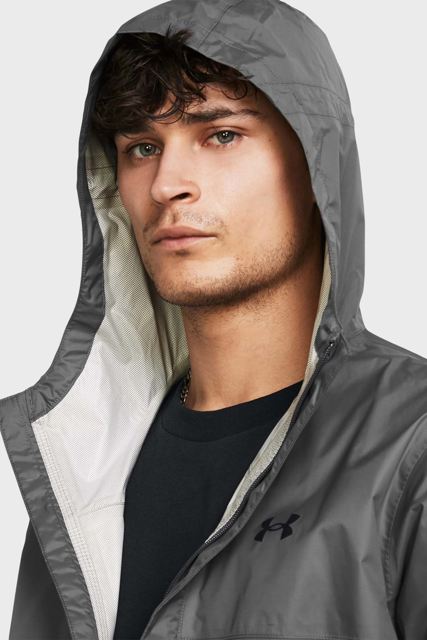 Under Armour მამაკაცის თხელი ქურთუკი CLOUDSTRIKE JACKET-GRY