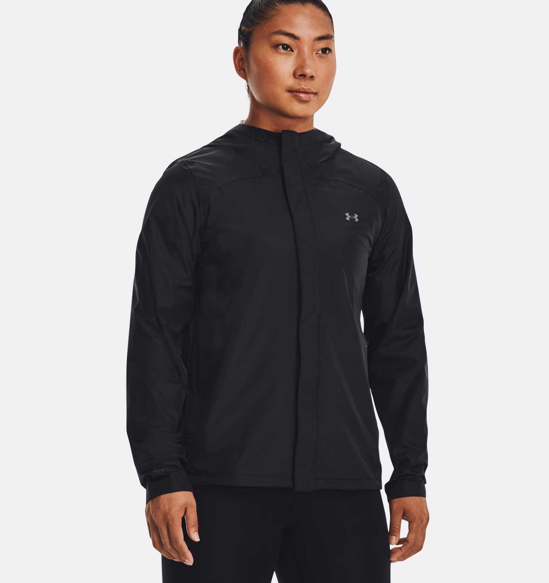 Under Armour ქალის თხელი ქურთუკი CLOUDSTRIKE JACKET-BLK