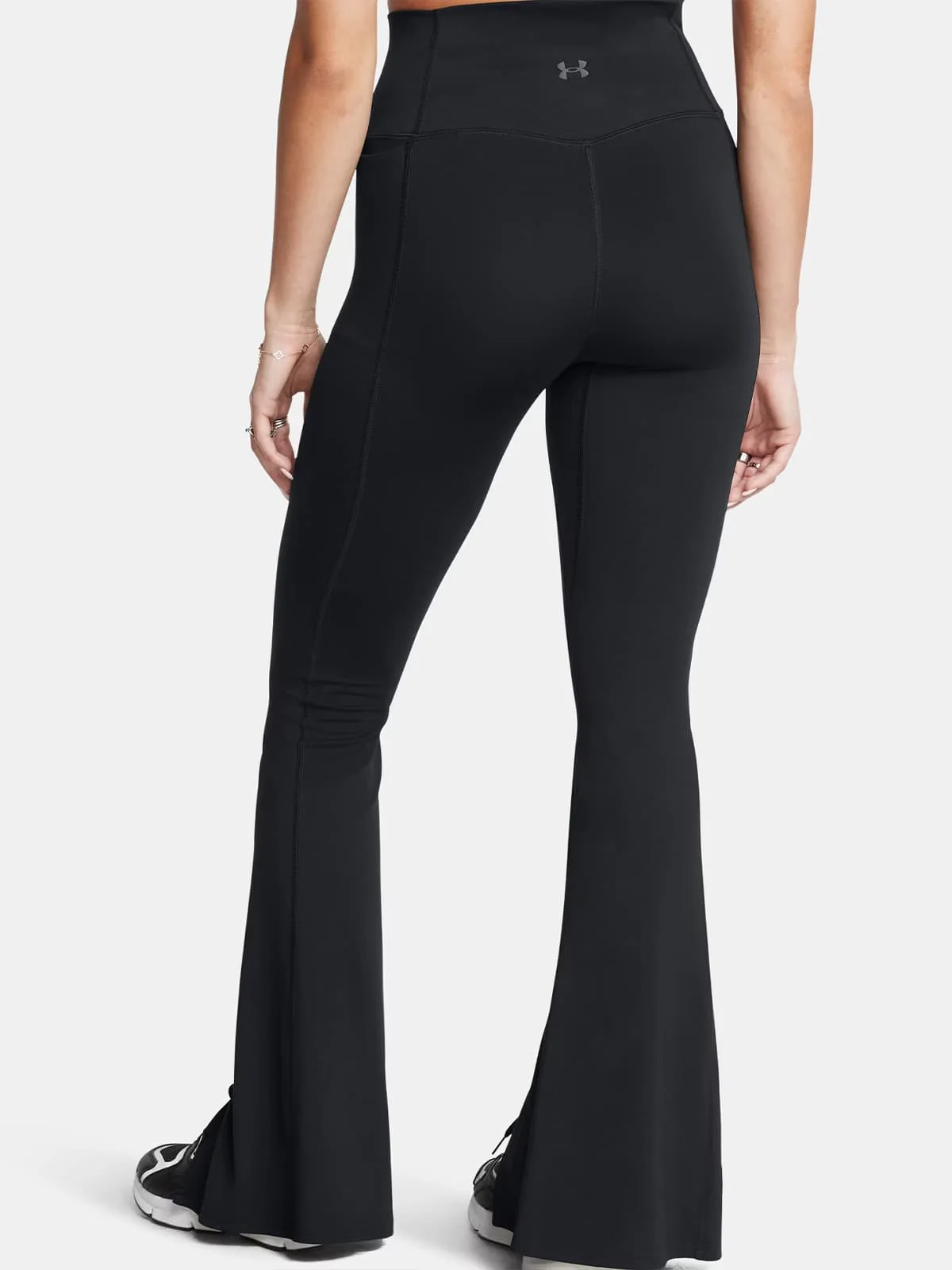 Under Armour ქალის ელასტიკი Meridian Kick Flare Pant