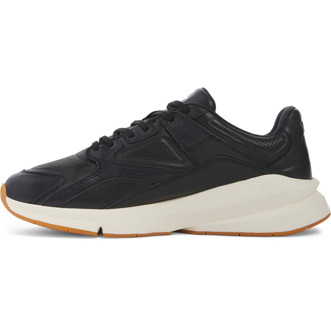 Under Armour მამაკაცის სპორტული ფეხსაცმელი