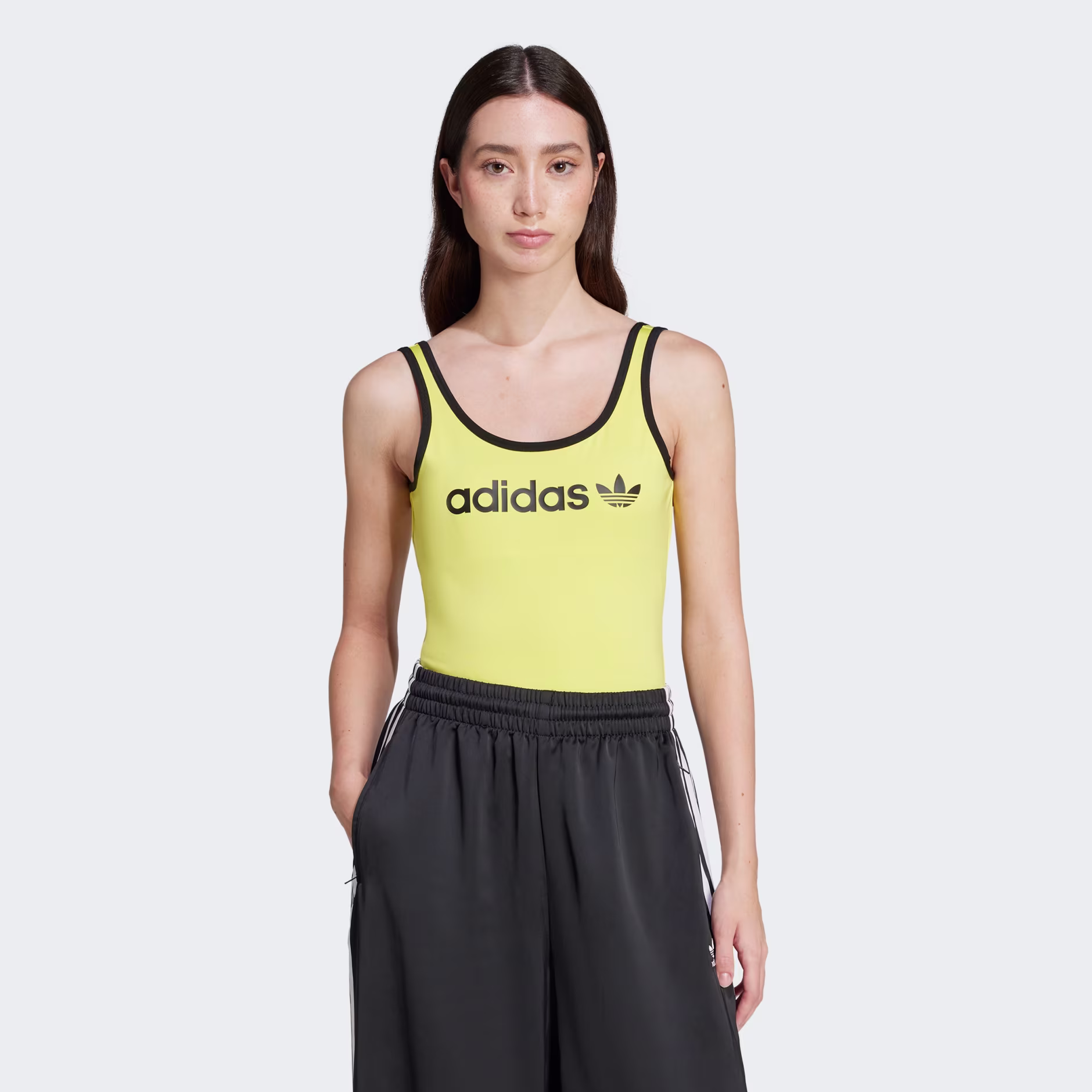 Adidas ქალის მაისური GRAPHIC BODY