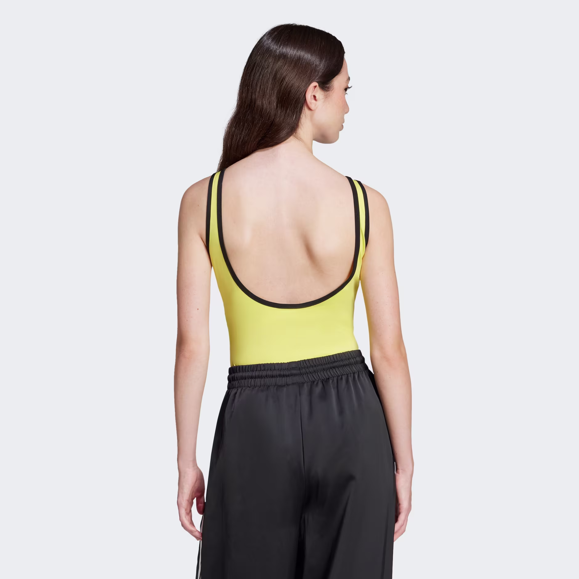 Adidas ქალის მაისური GRAPHIC BODY