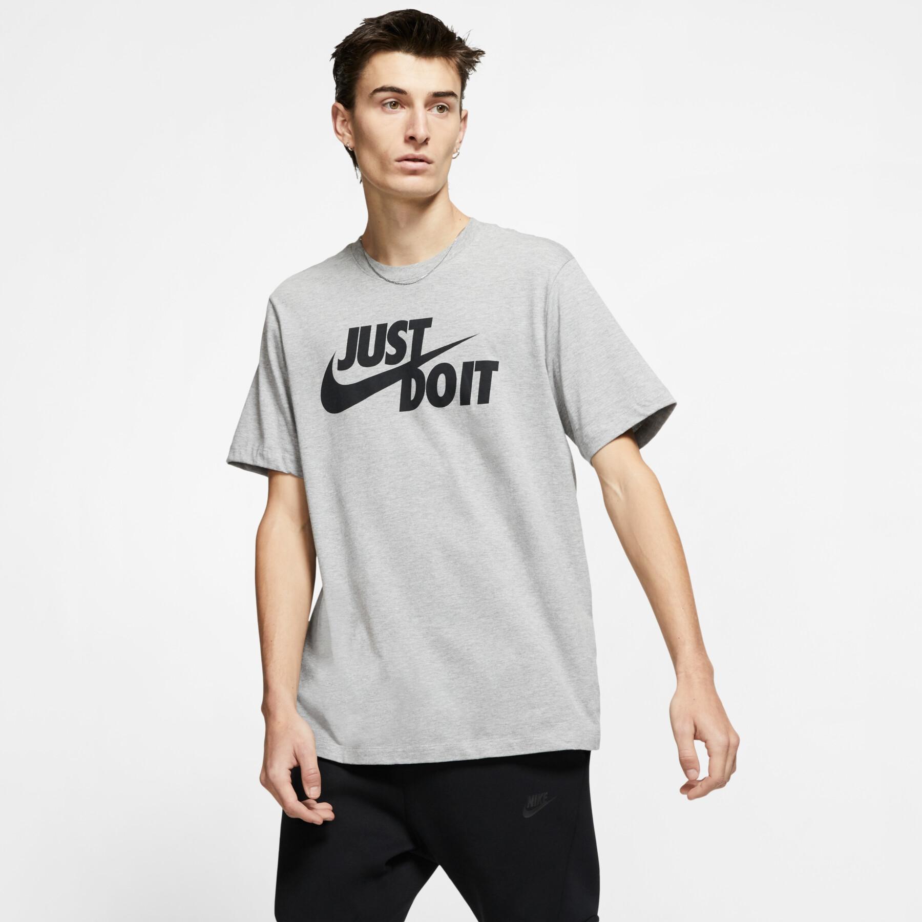 Nike მამაკაცის მაისური